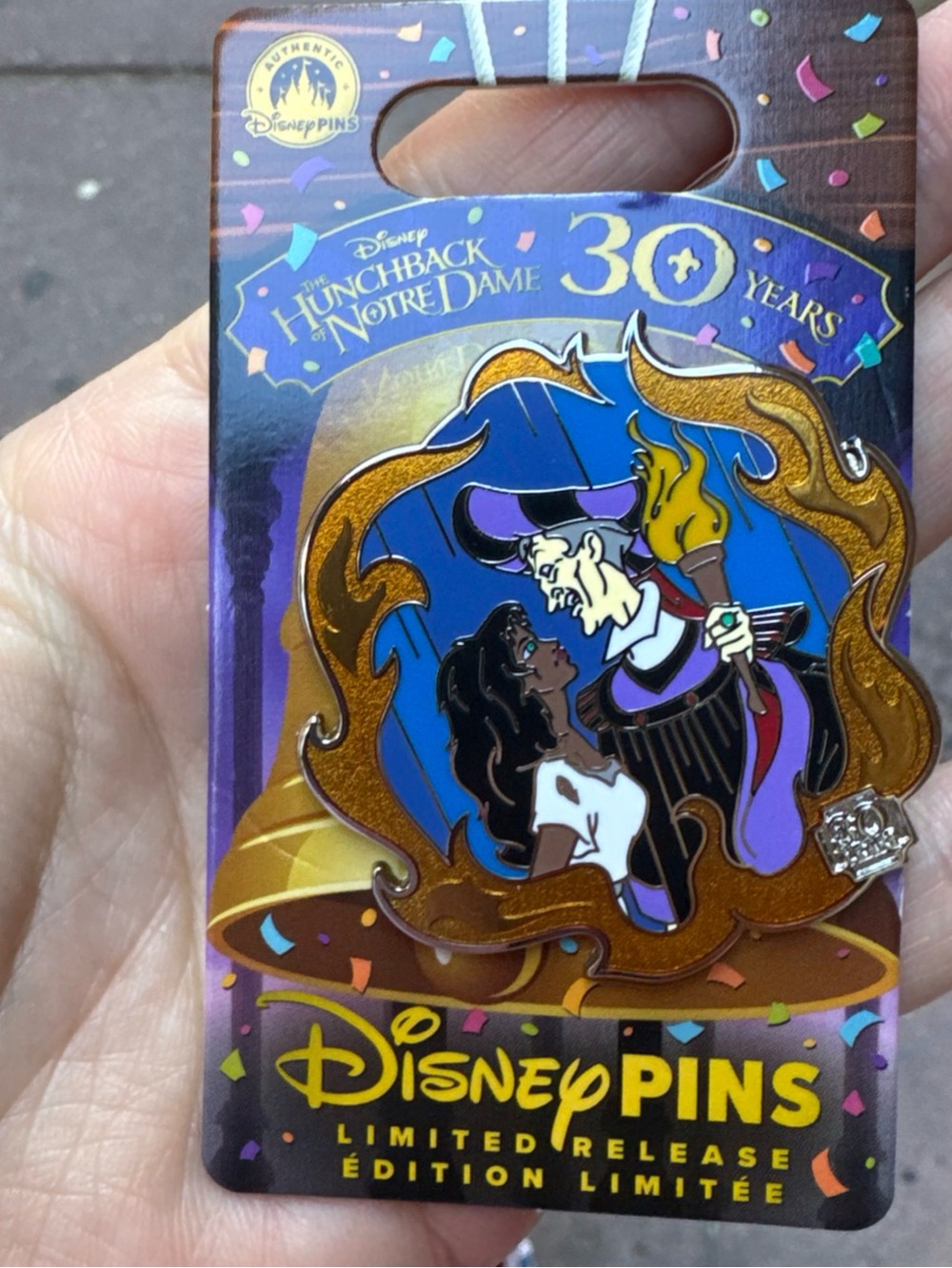 Hunchback Of Notre Dame 30th Anniversary LR Pin - Esmeralda And Frollo